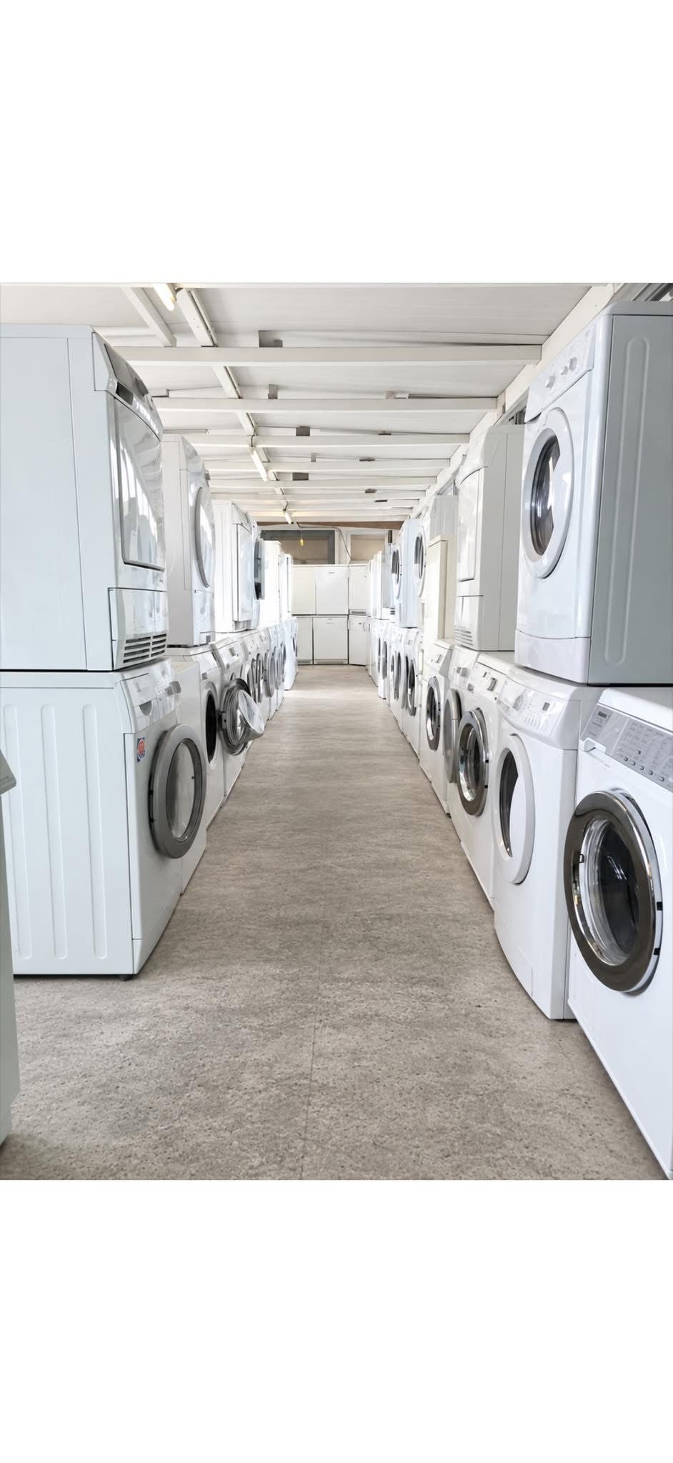 Wasmachines en drogers in de showroom van Rico Witgoed Rotterdam